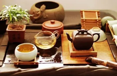 茶香四溢古今情，喝茶养生好处显